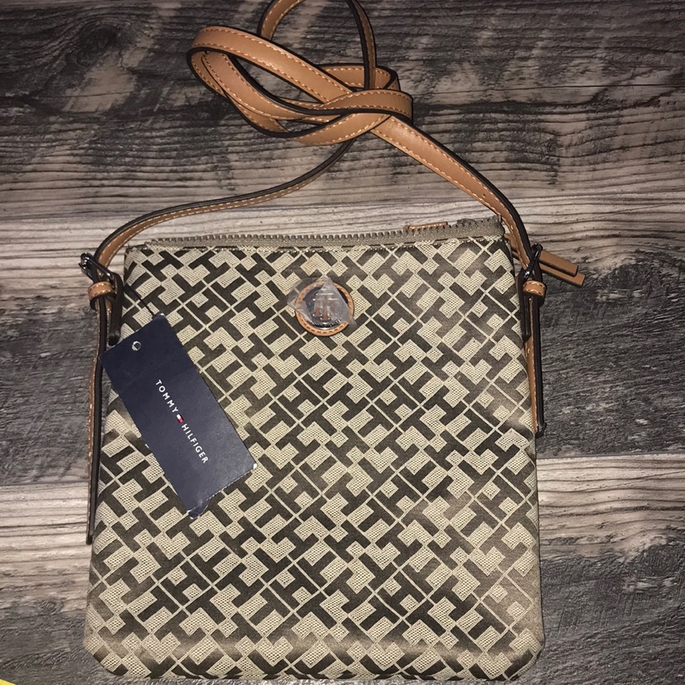 Tommy Hilfiger bag ( SOLD)